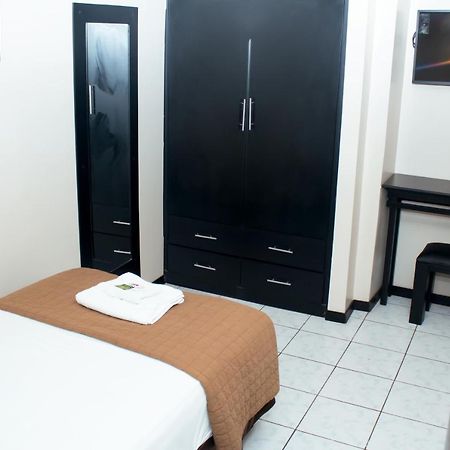 Hotel Paris Machala Kültér fotó